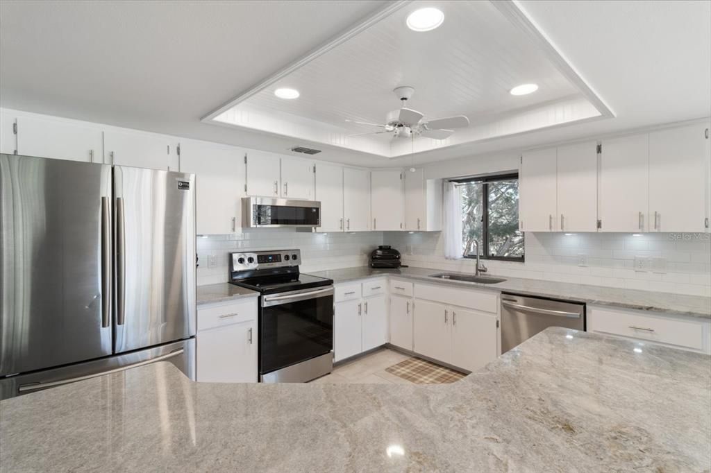 Updated Kitchen w/ Granite Countertops, White Subway Tile Backsplash, S/S Appliances, Island w/ Breakfast Bar & Drop-Down Tray Ceiling