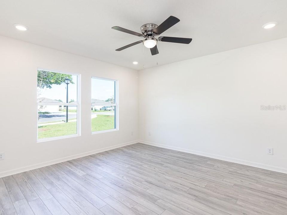 For Sale: $314,900 (3 beds, 2 baths, 1347 Square Feet)