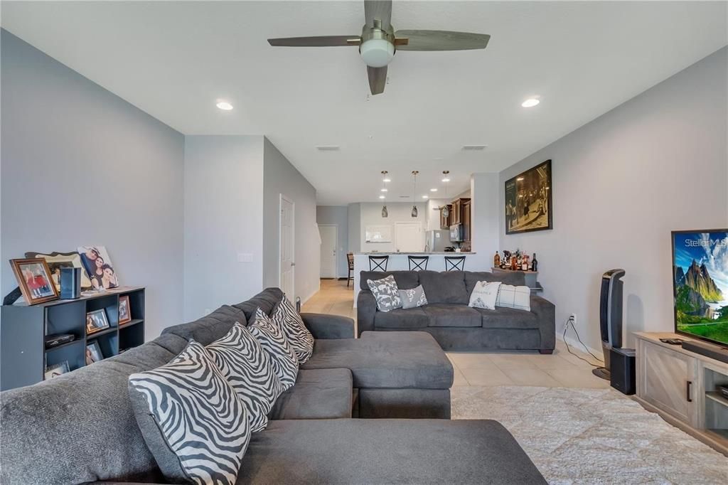 Active With Contract: $2,450 (3 beds, 2 baths, 1563 Square Feet)