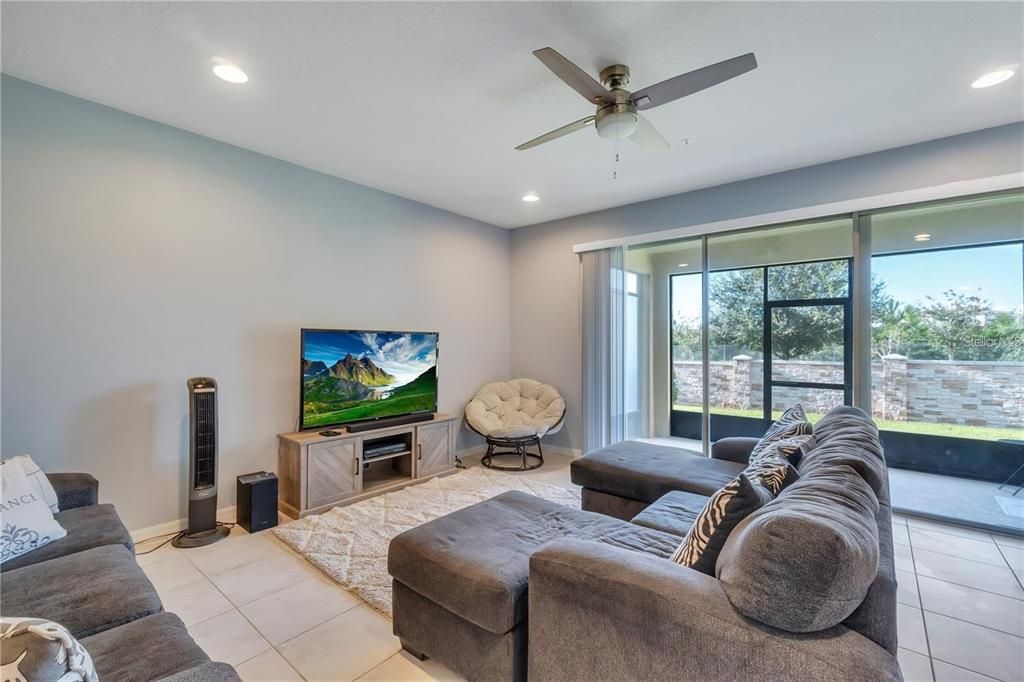 Active With Contract: $2,450 (3 beds, 2 baths, 1563 Square Feet)