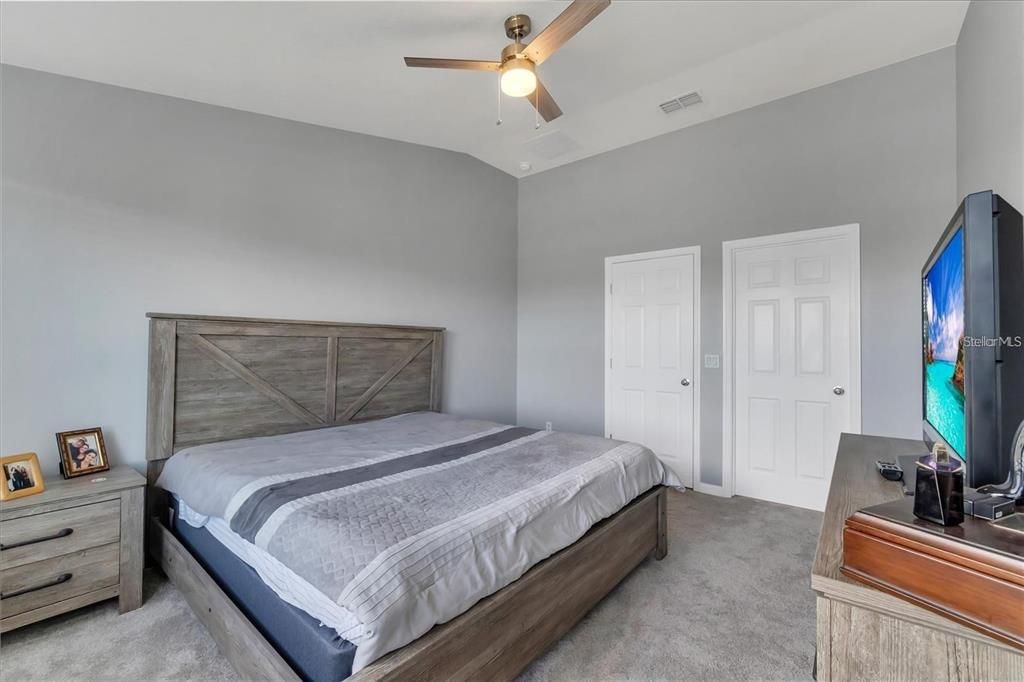 Active With Contract: $2,450 (3 beds, 2 baths, 1563 Square Feet)