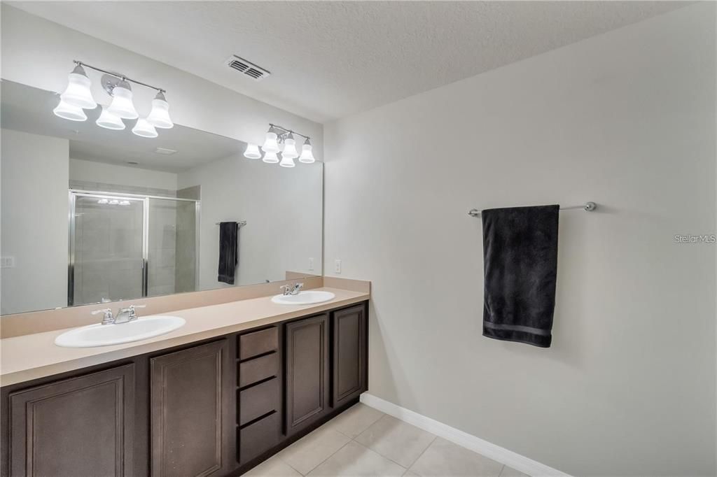 Active With Contract: $2,450 (3 beds, 2 baths, 1563 Square Feet)