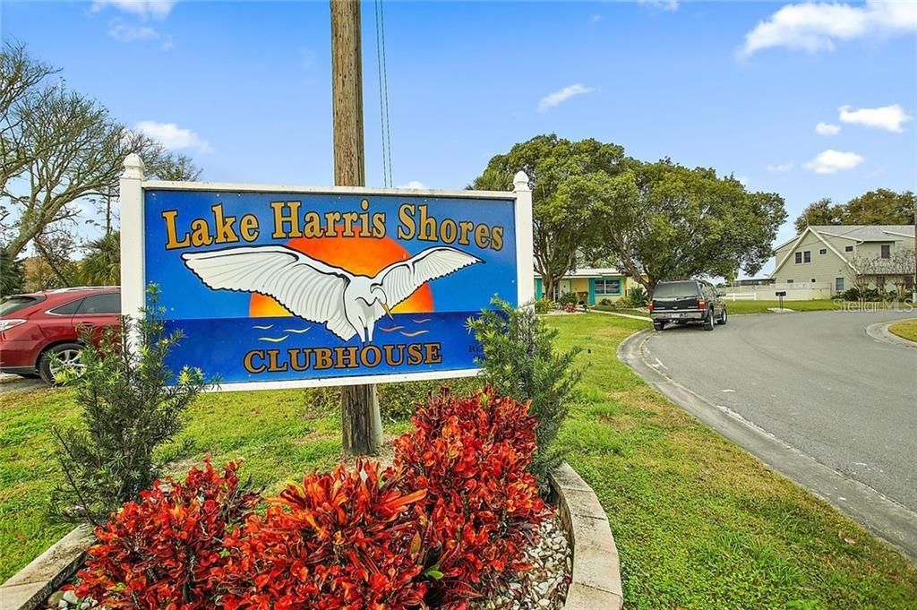 Lake Harris Shores Clubhouse Entrance