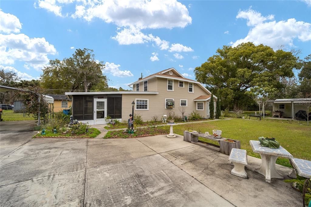 Active With Contract: $199,900 (2 beds, 2 baths, 1257 Square Feet)