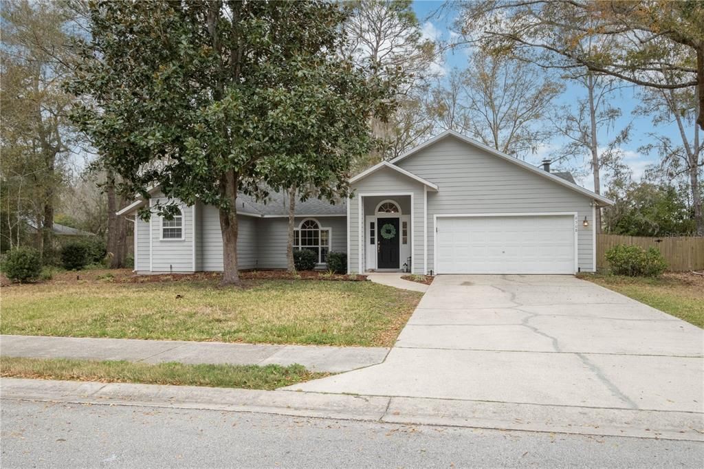 Recently Sold: $379,900 (4 beds, 2 baths, 1860 Square Feet)