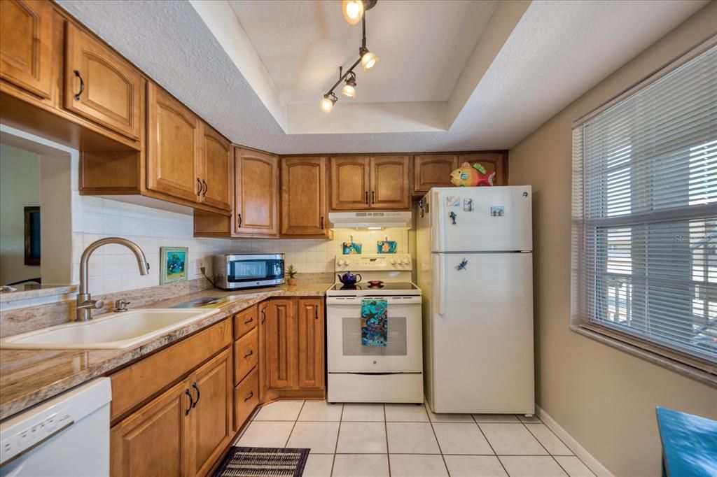 For Sale: $199,000 (2 beds, 2 baths, 1040 Square Feet)