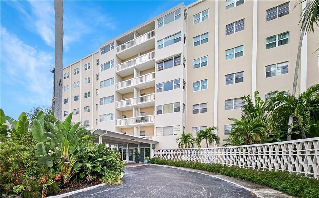 Active With Contract: $245,000 (2 beds, 2 baths, 1135 Square Feet)