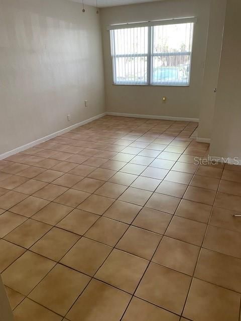 For Rent: $1,600 (2 beds, 1 baths, 811 Square Feet)