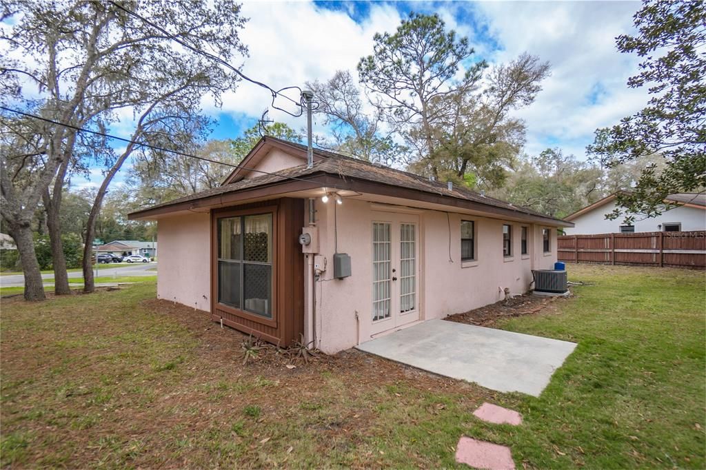 For Sale: $209,900 (2 beds, 2 baths, 1128 Square Feet)
