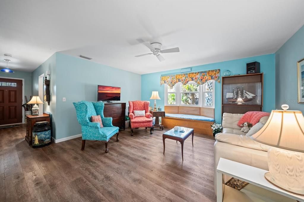 Active With Contract: $479,000 (3 beds, 2 baths, 1379 Square Feet)