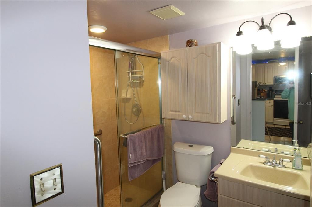 Active With Contract: $199,900 (2 beds, 2 baths, 1092 Square Feet)