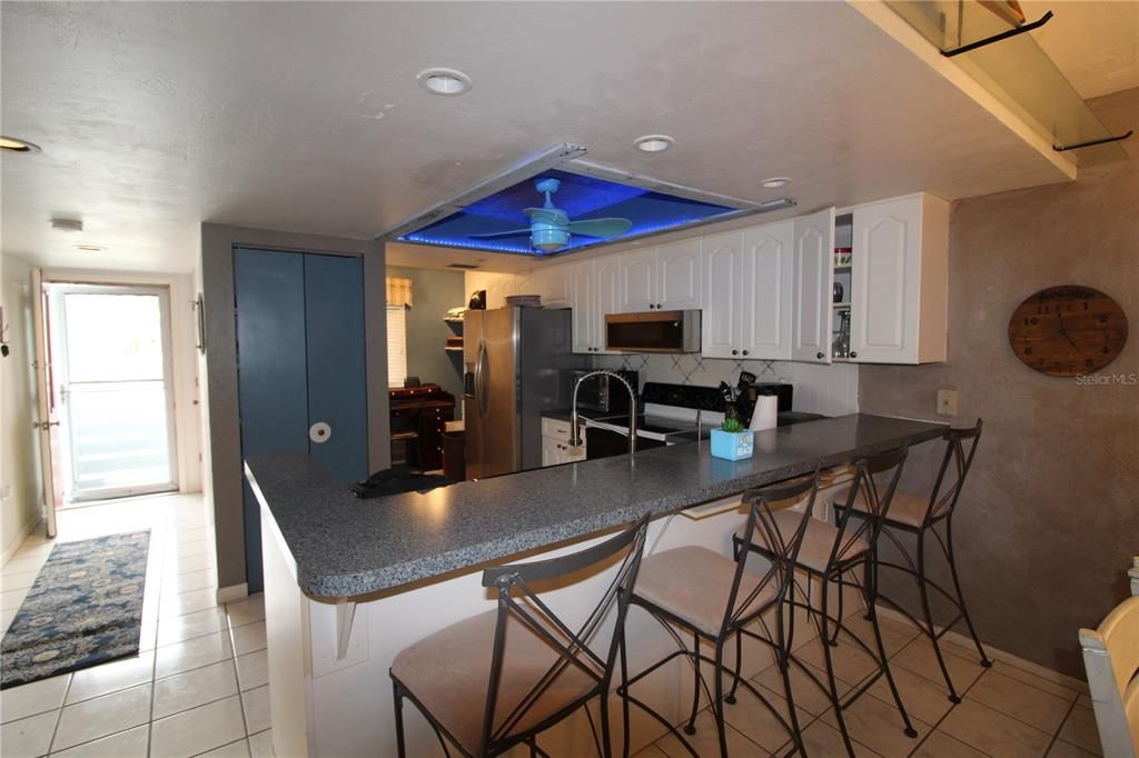 Active With Contract: $199,900 (2 beds, 2 baths, 1092 Square Feet)