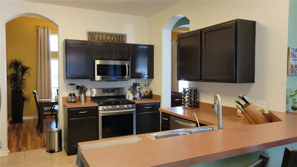 Active With Contract: $2,450 (3 beds, 2 baths, 1810 Square Feet)
