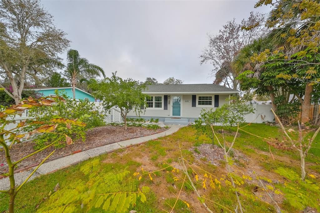 Recently Sold: $495,000 (3 beds, 2 baths, 1376 Square Feet)