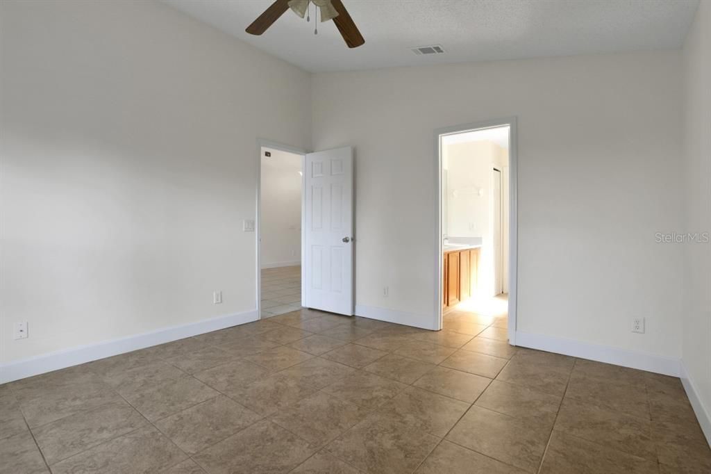 Active With Contract: $299,999 (3 beds, 2 baths, 1232 Square Feet)