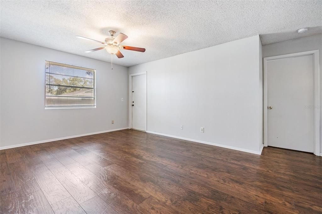 Active With Contract: $159,000 (2 beds, 2 baths, 918 Square Feet)