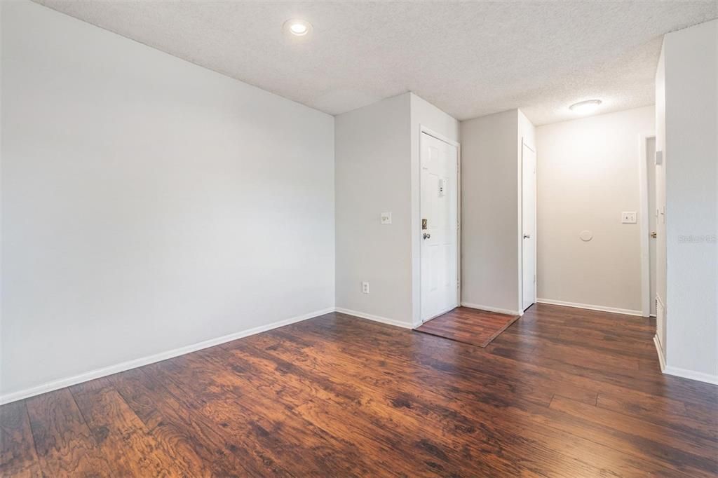 Recently Sold: $159,000 (2 beds, 2 baths, 918 Square Feet)