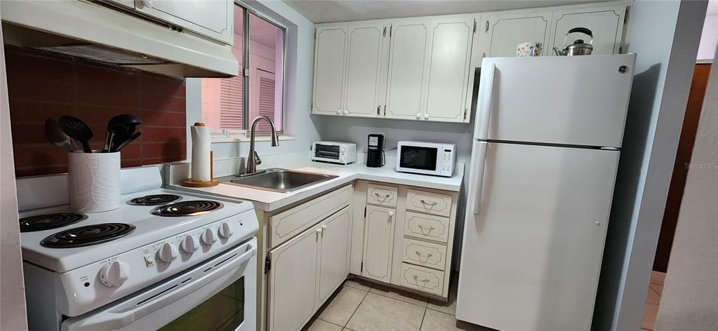 Active With Contract: $1,150 (1 beds, 1 baths, 576 Square Feet)