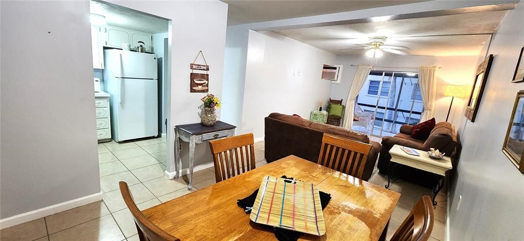 Active With Contract: $1,150 (1 beds, 1 baths, 576 Square Feet)