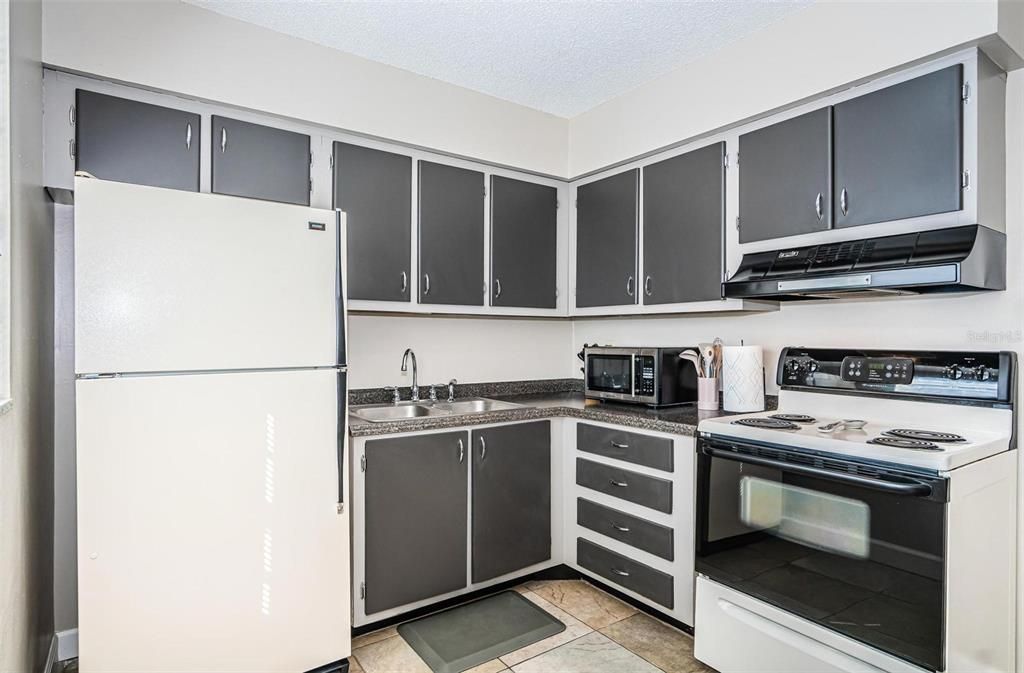Recently Sold: $247,900 (1 beds, 1 baths, 667 Square Feet)