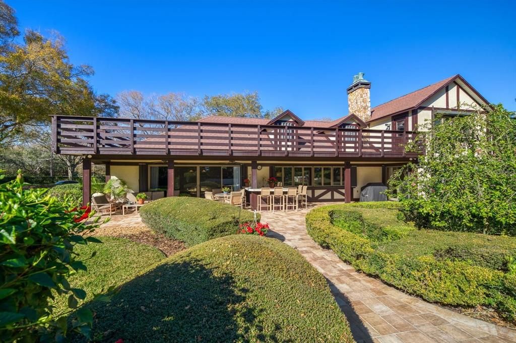 Recently Sold: $1,799,000 (5 beds, 4 baths, 4964 Square Feet)