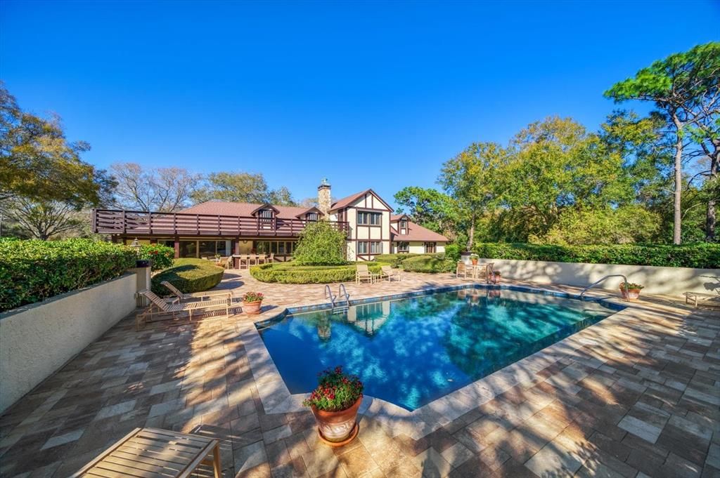 Recently Sold: $1,799,000 (5 beds, 4 baths, 4964 Square Feet)