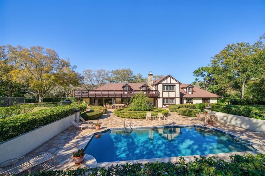 Recently Sold: $1,799,000 (5 beds, 4 baths, 4964 Square Feet)