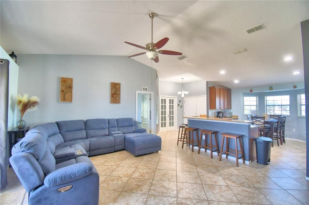 Active With Contract: $299,900 (3 beds, 2 baths, 1640 Square Feet)