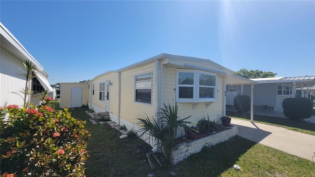 For Sale: $99,000 (2 beds, 2 baths, 672 Square Feet)