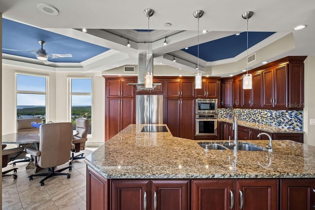 Kitchen - Breakfast Area