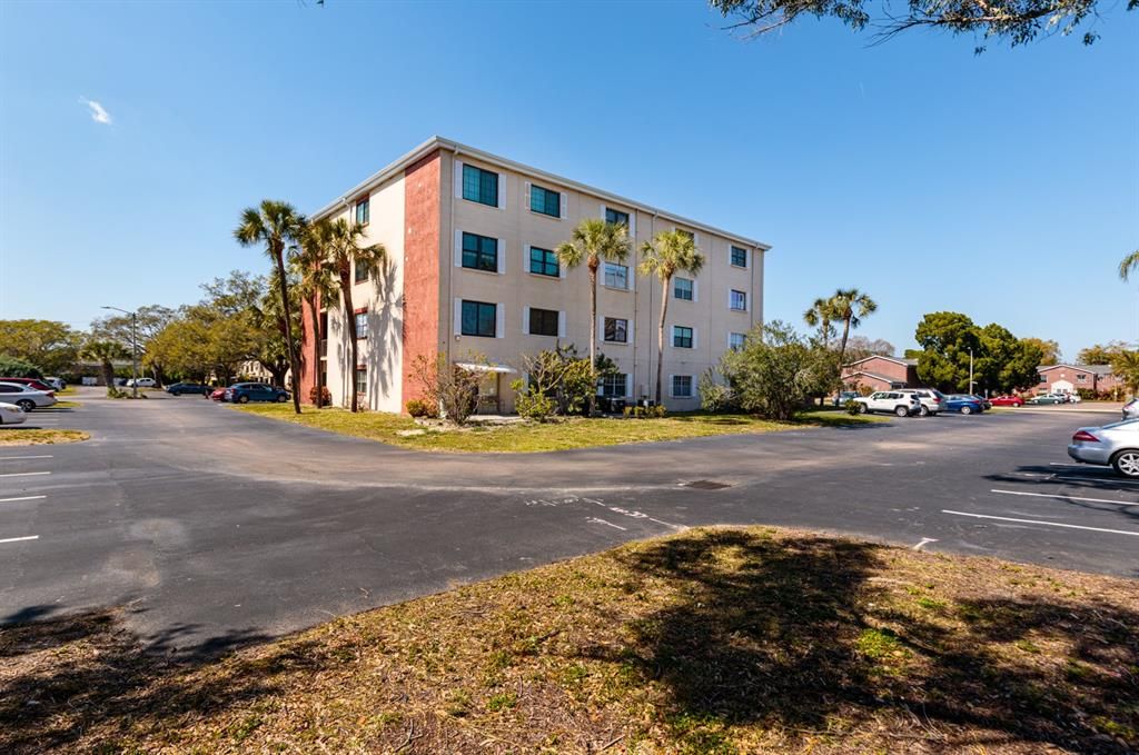 Recently Sold: $197,000 (1 beds, 1 baths, 820 Square Feet)