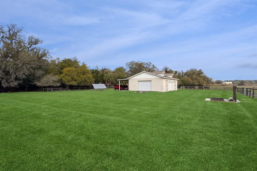 1200 sq ft Barn with water and heat