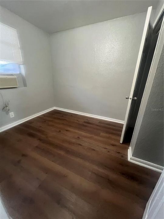 Active With Contract: $2,100 (3 beds, 2 baths, 950 Square Feet)