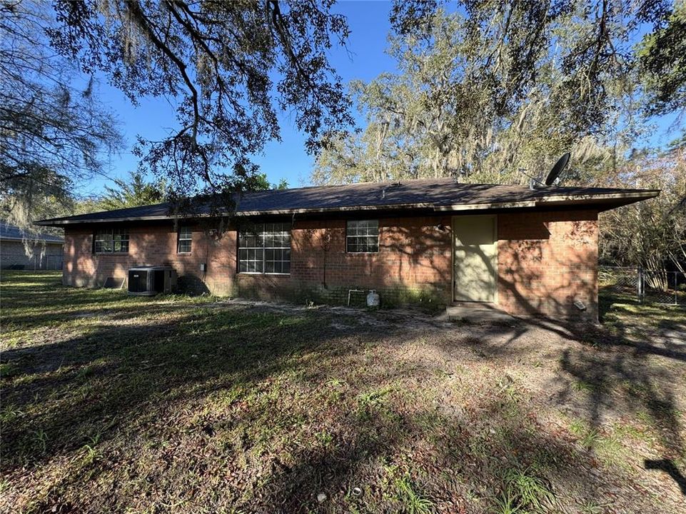 Recently Sold: $142,500 (3 beds, 1 baths, 984 Square Feet)