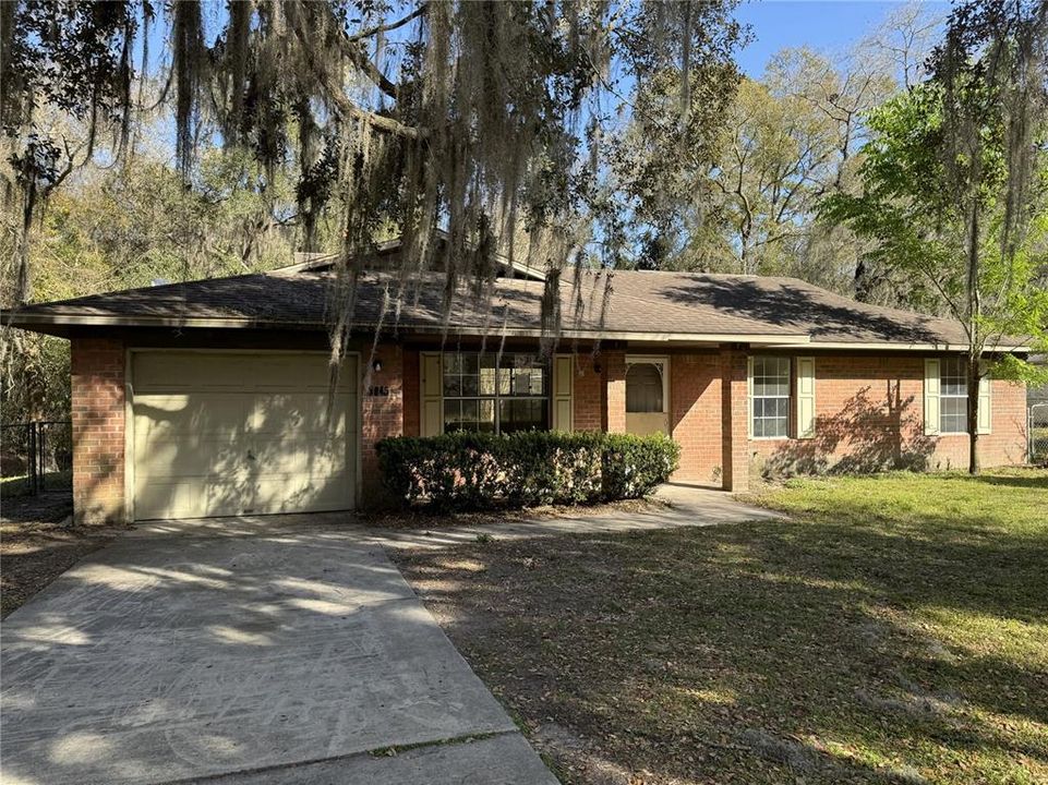 Recently Sold: $142,500 (3 beds, 1 baths, 984 Square Feet)