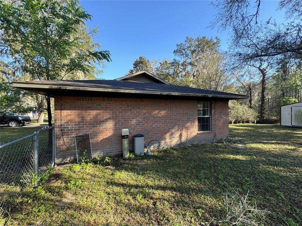 Recently Sold: $142,500 (3 beds, 1 baths, 984 Square Feet)