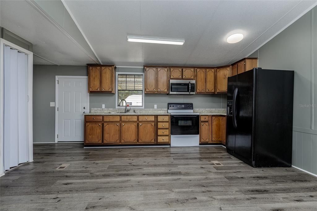 For Sale: $147,500 (3 beds, 2 baths, 960 Square Feet)
