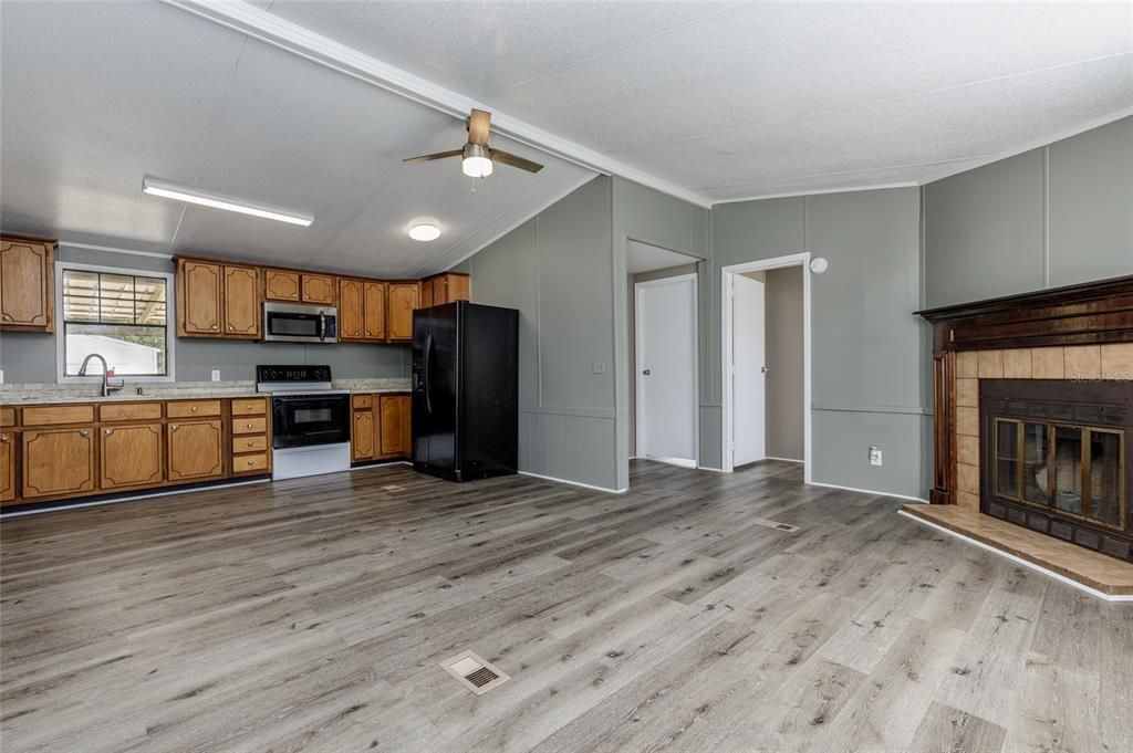 For Sale: $147,500 (3 beds, 2 baths, 960 Square Feet)