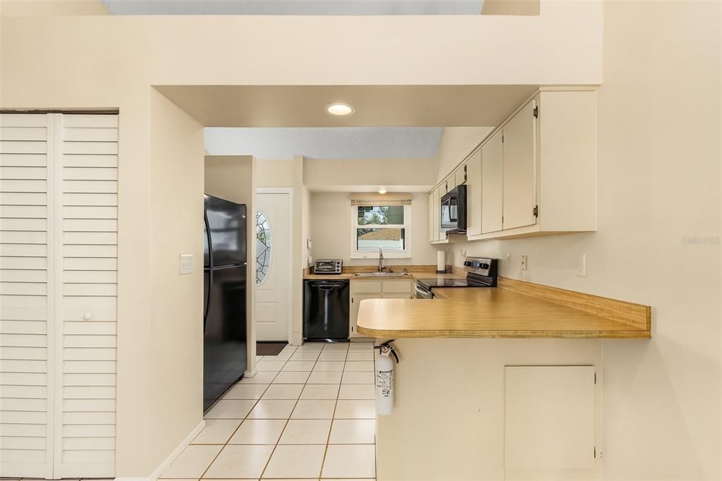Active With Contract: $215,500 (2 beds, 2 baths, 1154 Square Feet)