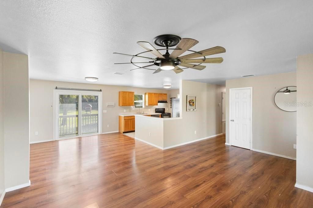 Recently Sold: $549,000 (3 beds, 2 baths, 1456 Square Feet)