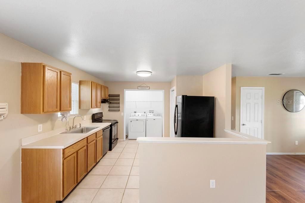 Recently Sold: $549,000 (3 beds, 2 baths, 1456 Square Feet)