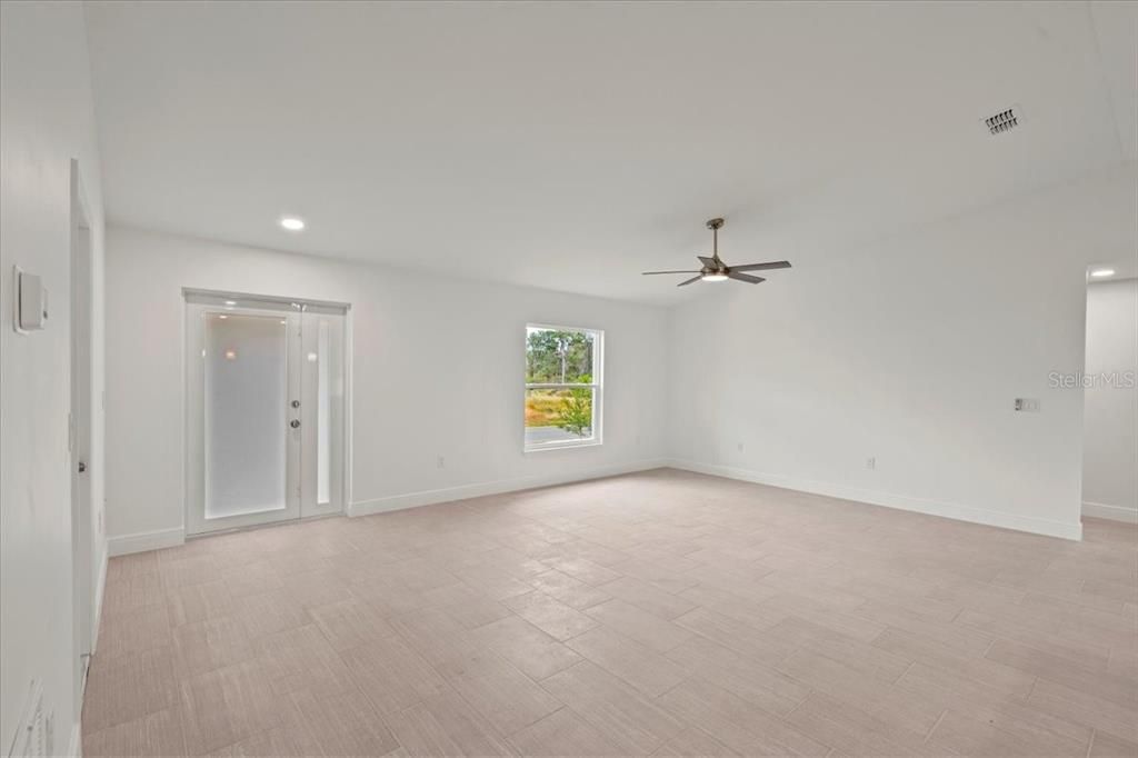 Active With Contract: $329,995 (3 beds, 2 baths, 1631 Square Feet)