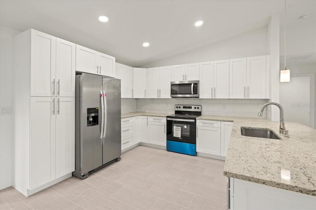 Active With Contract: $329,995 (3 beds, 2 baths, 1631 Square Feet)