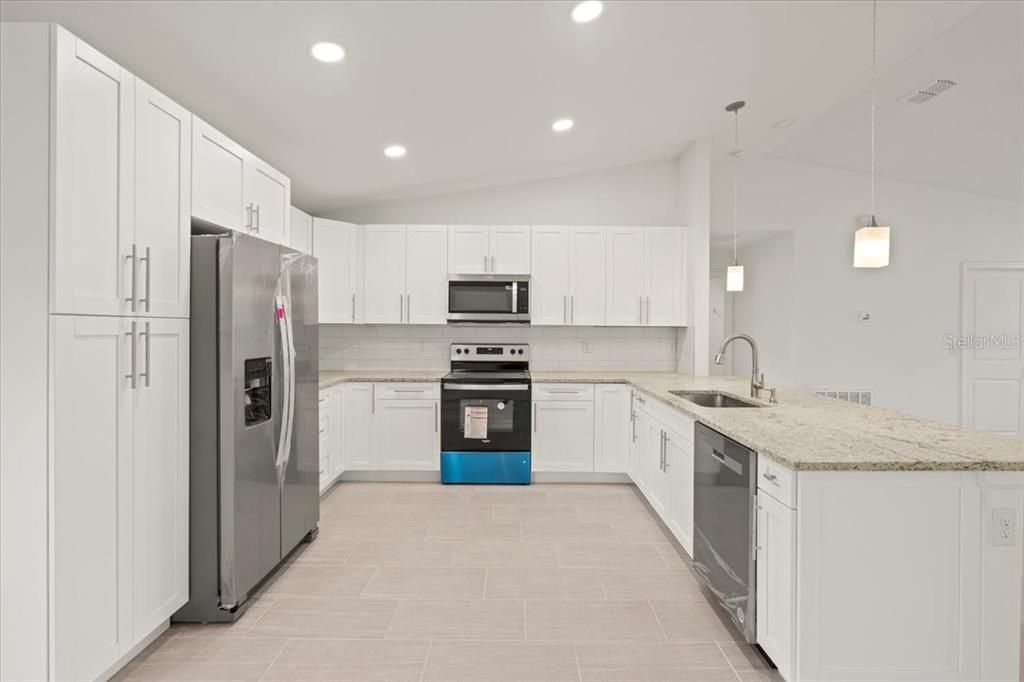 Active With Contract: $329,995 (3 beds, 2 baths, 1631 Square Feet)