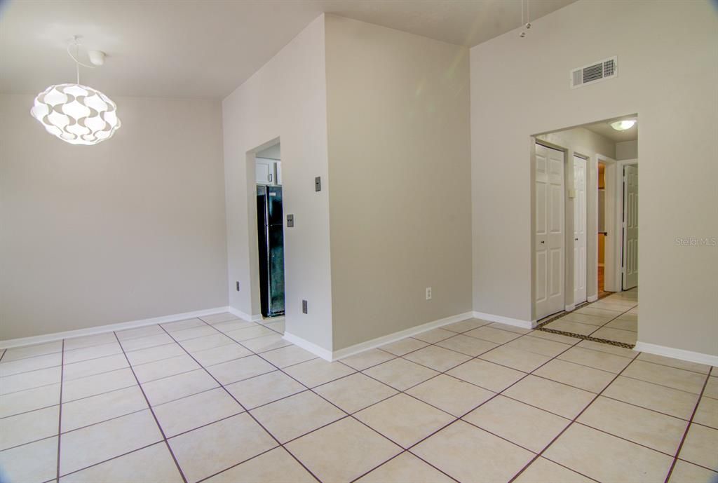 Active With Contract: $150,000 (2 beds, 1 baths, 828 Square Feet)