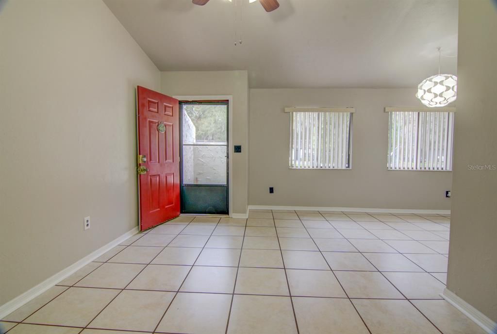 Active With Contract: $150,000 (2 beds, 1 baths, 828 Square Feet)