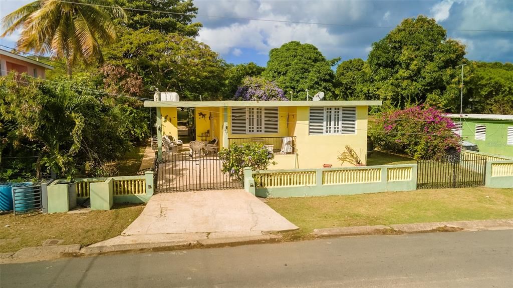 Recently Sold: $450,000 (4 beds, 2 baths, 1188 Square Feet)