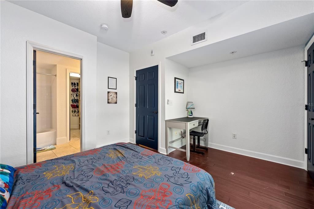 For Sale: $325,000 (2 beds, 2 baths, 1459 Square Feet)