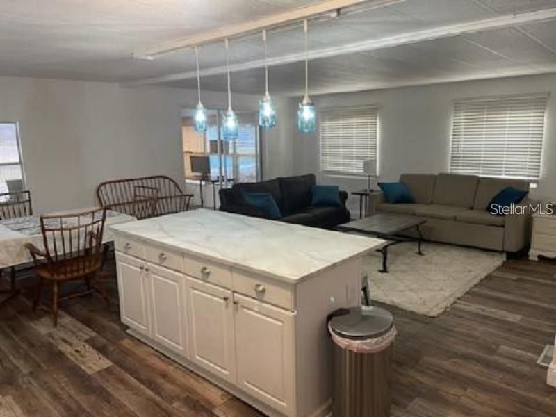 For Rent: $1,475 (2 beds, 2 baths, 900 Square Feet)