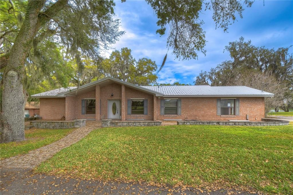 Lovely home in a rural setting!